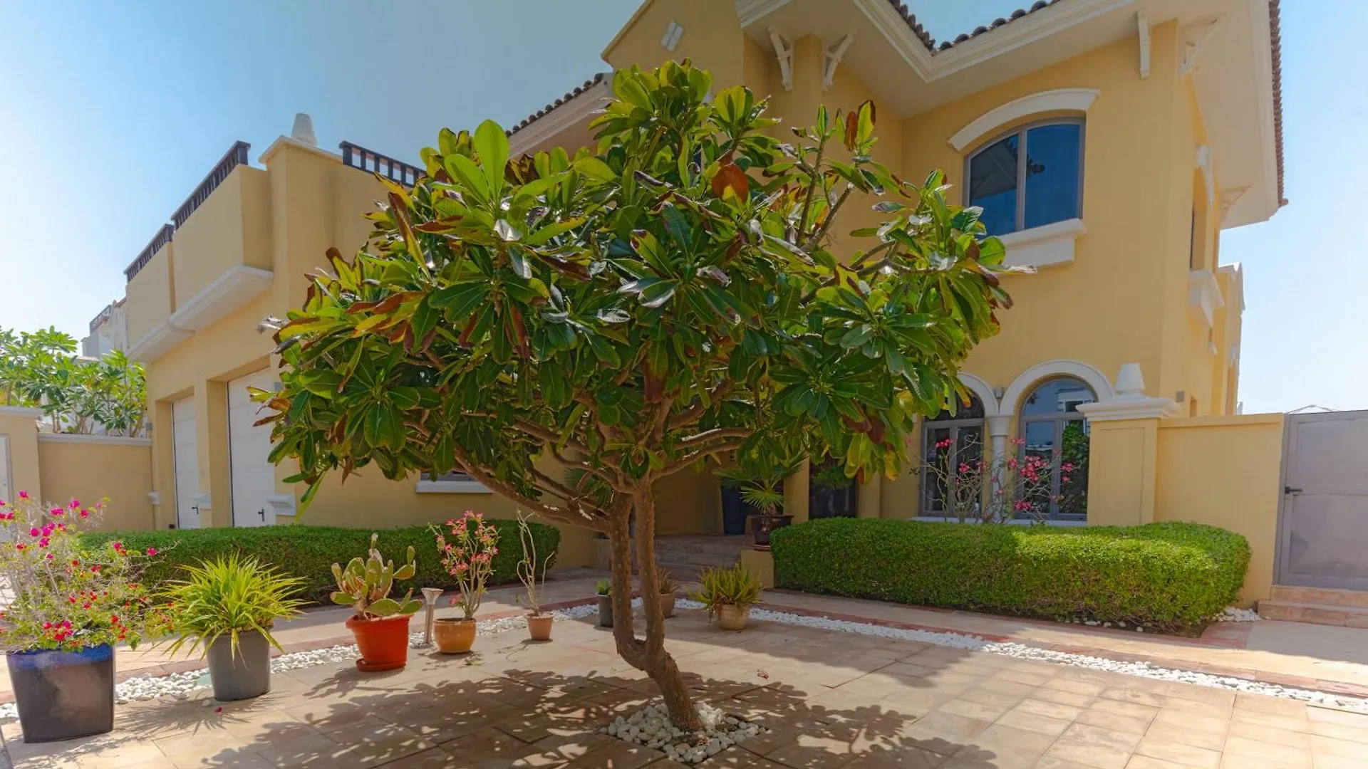 Private Pool & Direct Beach Access-4Bdr Villa Dubai United Arab Emirates