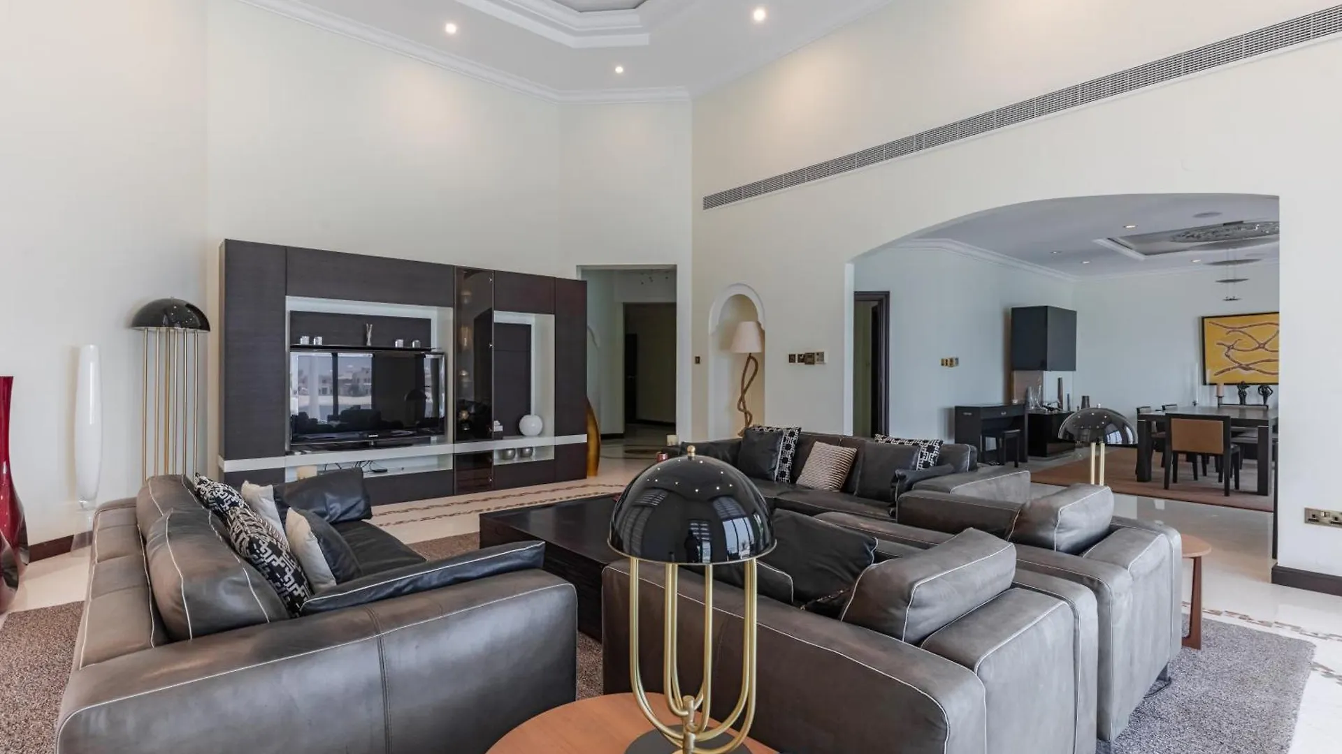 Private Pool & Direct Beach Access-4Bdr Villa Dubai United Arab Emirates