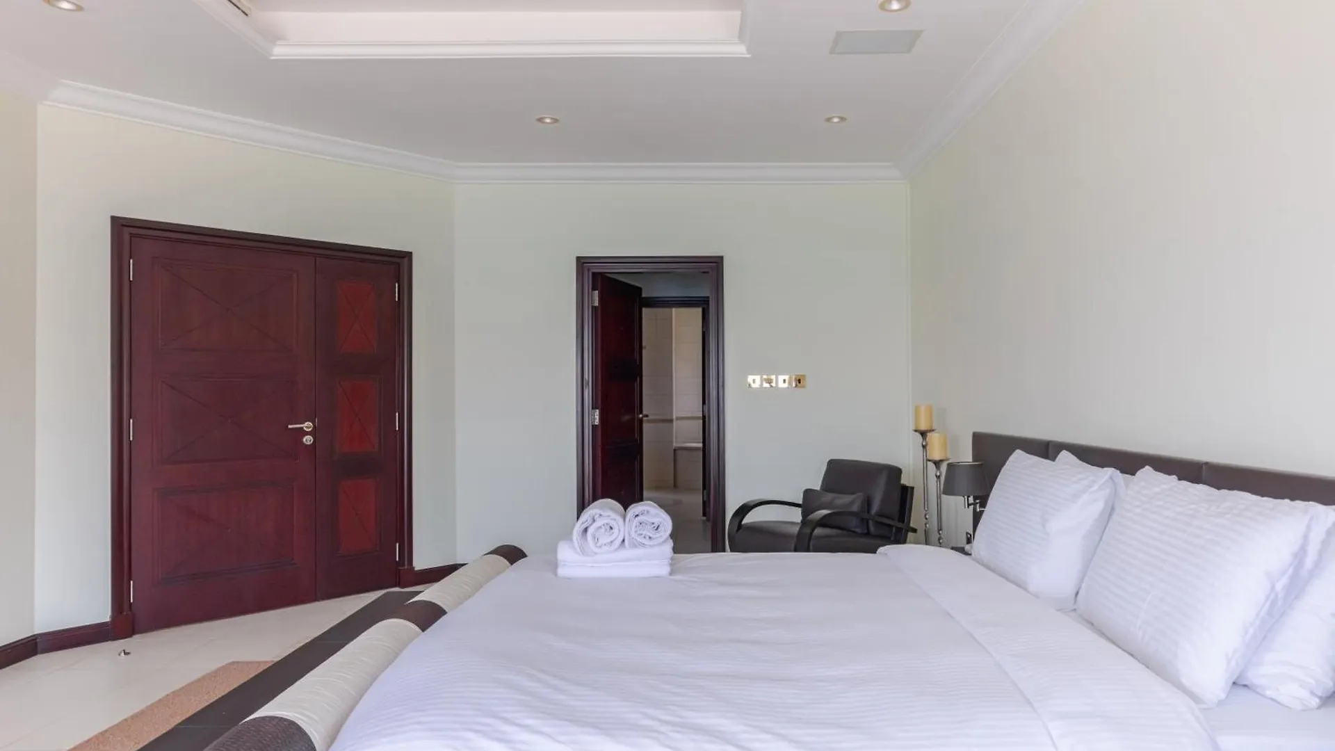 Private Pool & Direct Beach Access-4Bdr Villa Dubai