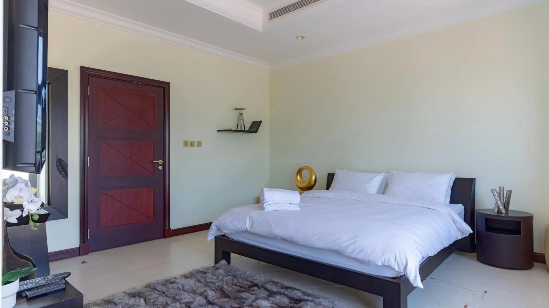 Private Pool & Direct Beach Access-4Bdr Villa Dubai