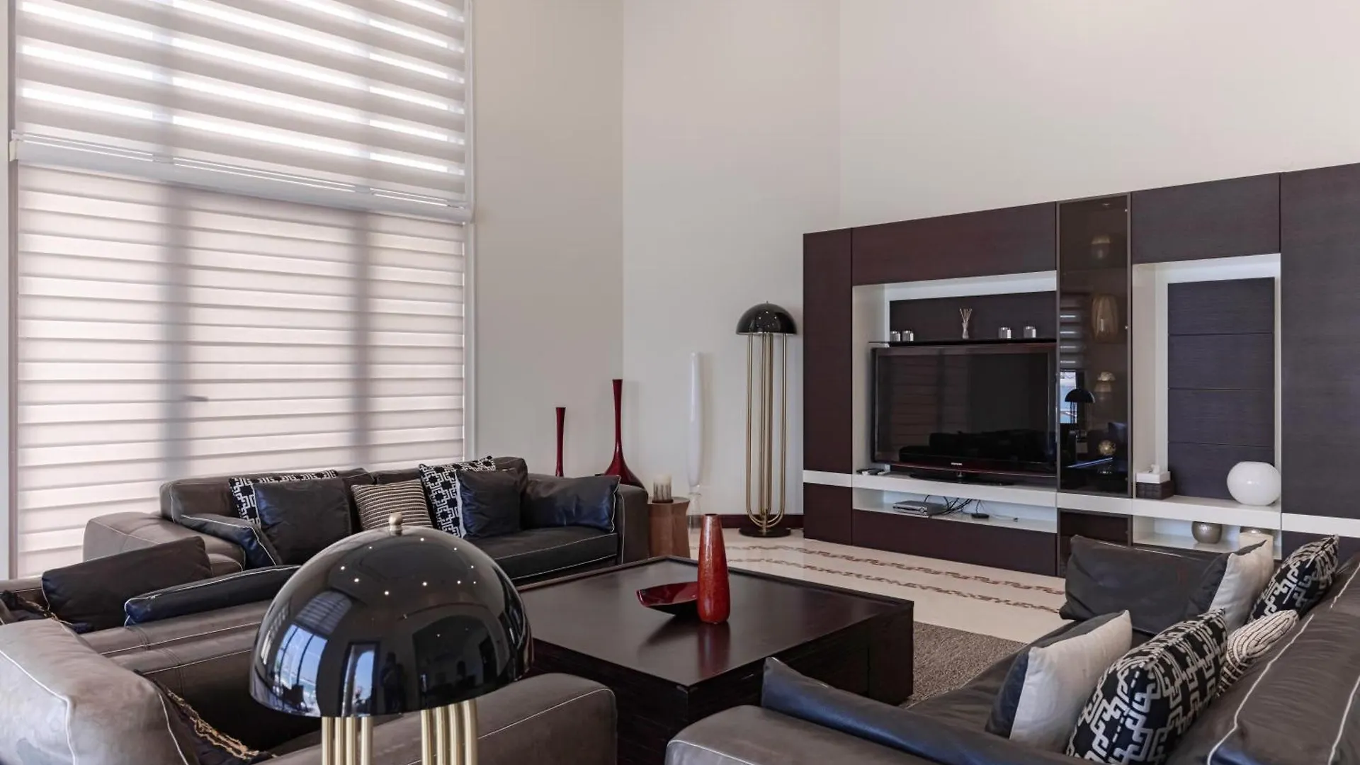 Private Pool & Direct Beach Access-4Bdr Villa Dubai