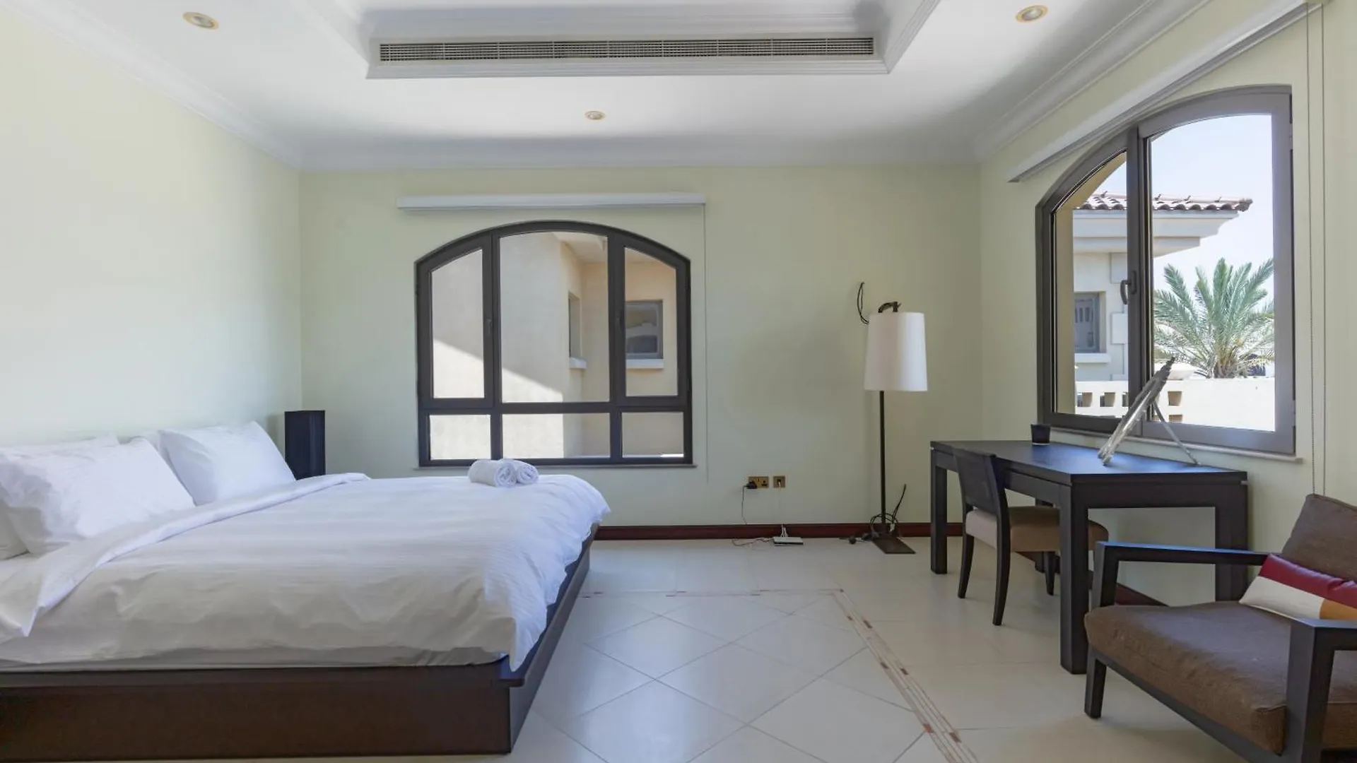 Private Pool & Direct Beach Access-4Bdr Villa Dubai 0*,