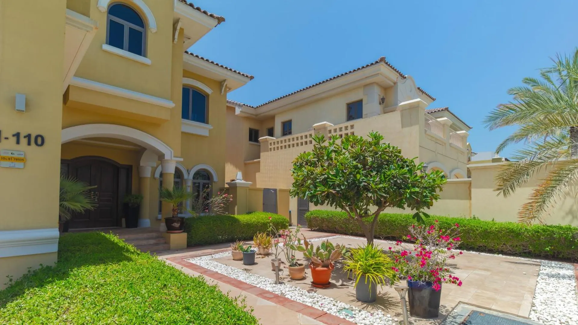 Private Pool & Direct Beach Access-4Bdr Villa Dubai