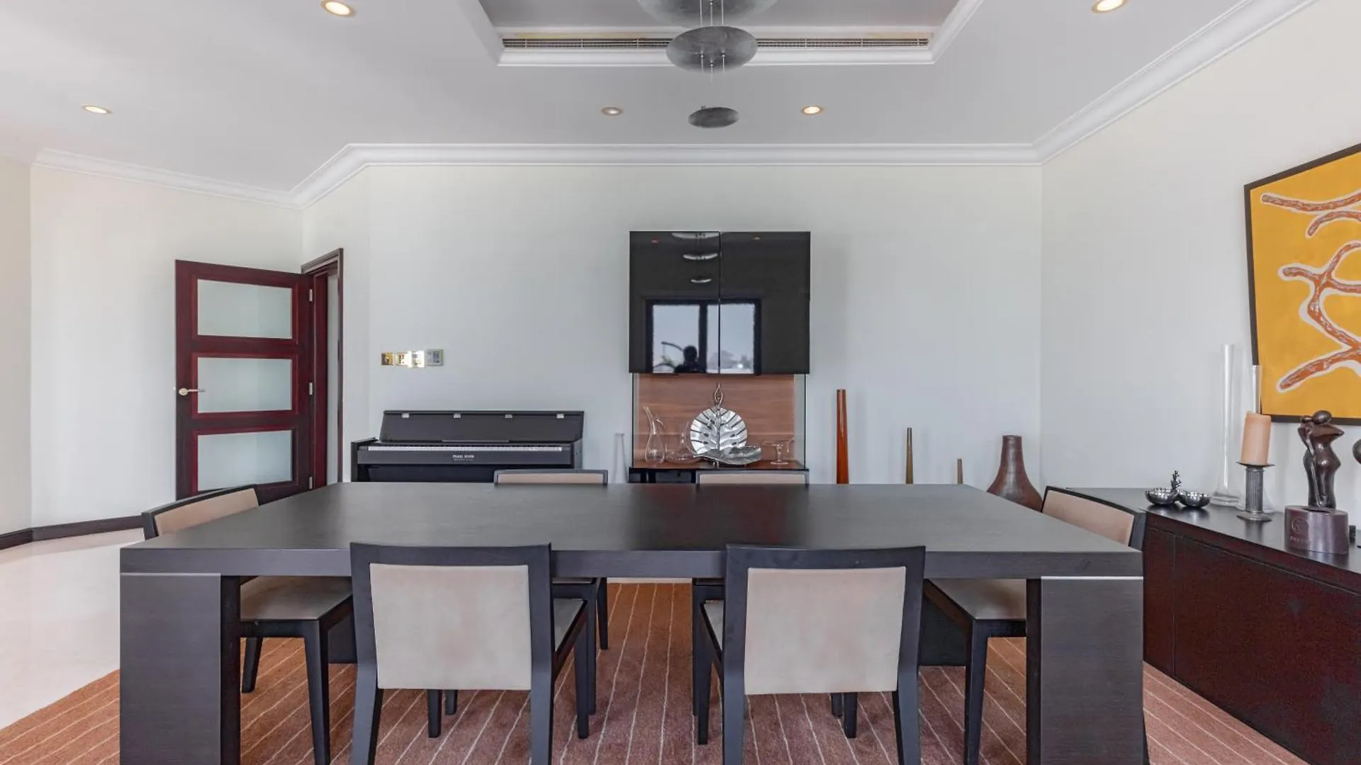 Private Pool & Direct Beach Access-4Bdr Villa Dubai
