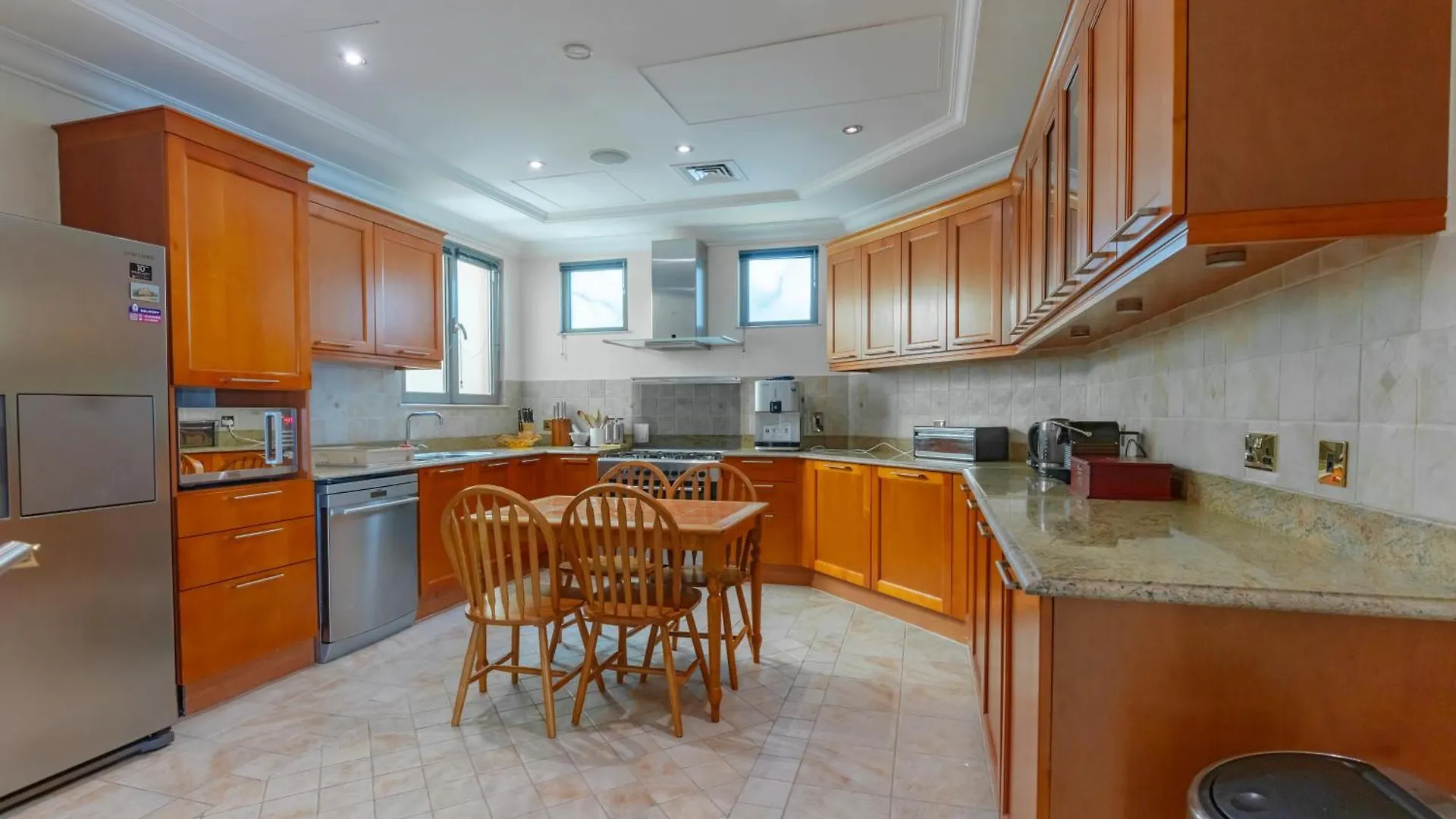 Private Pool & Direct Beach Access-4Bdr Villa Dubai 0*,  United Arab Emirates