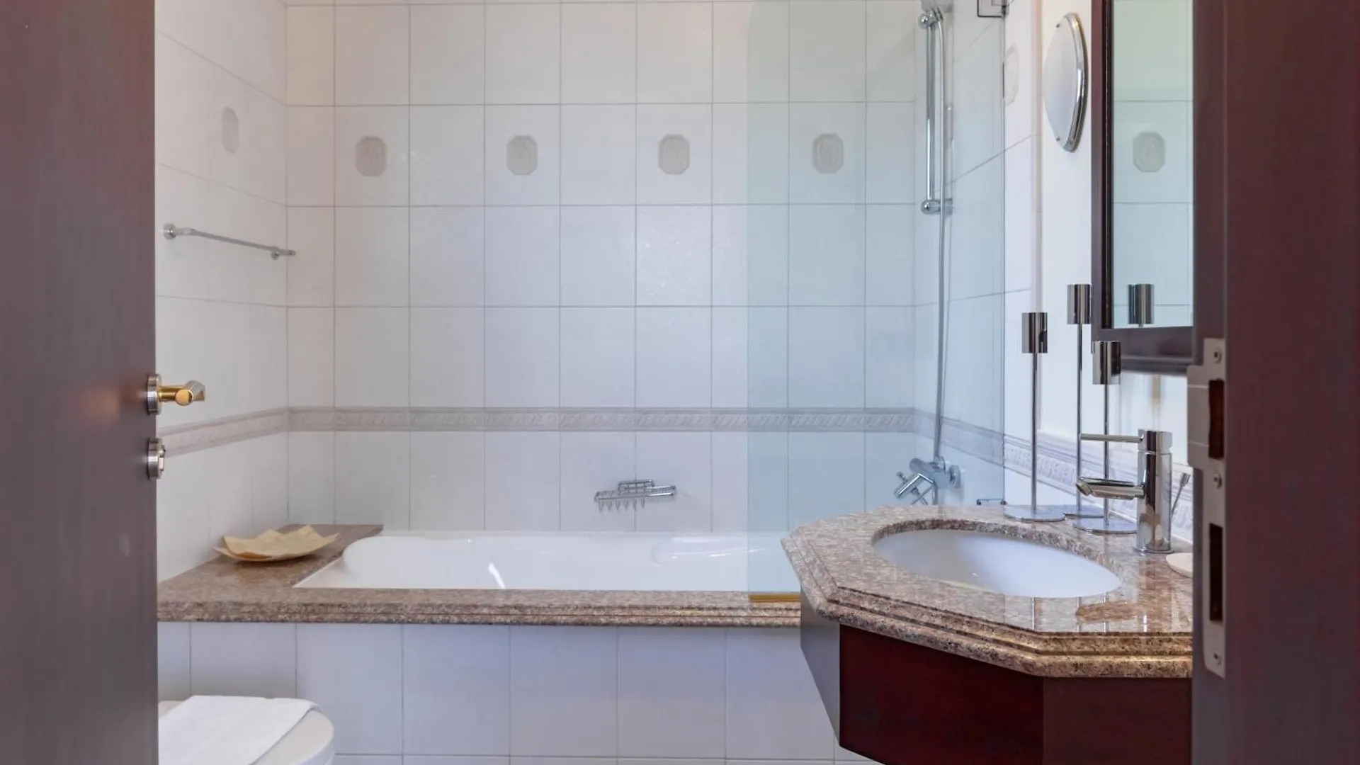 Private Pool & Direct Beach Access-4Bdr Villa Dubai