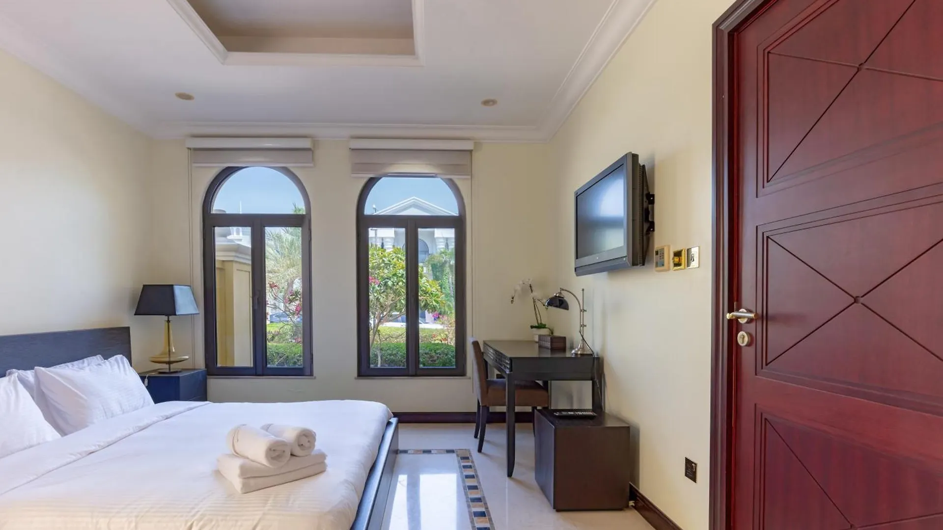 Private Pool & Direct Beach Access-4Bdr Villa Dubai