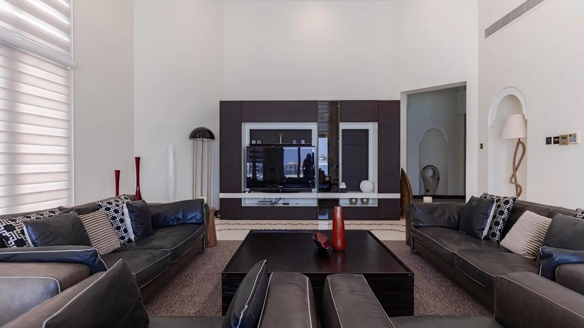 Private Pool & Direct Beach Access-4Bdr Villa Dubai