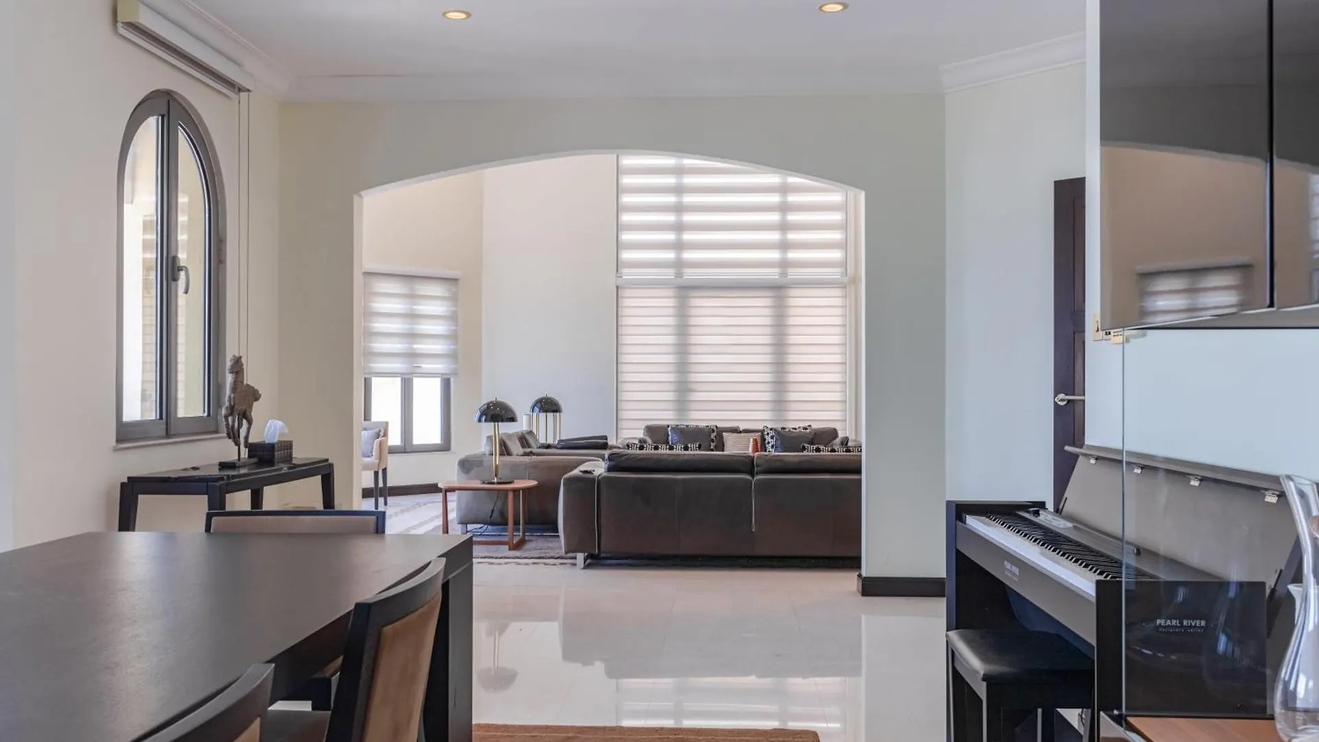 Private Pool & Direct Beach Access-4Bdr Villa Dubai