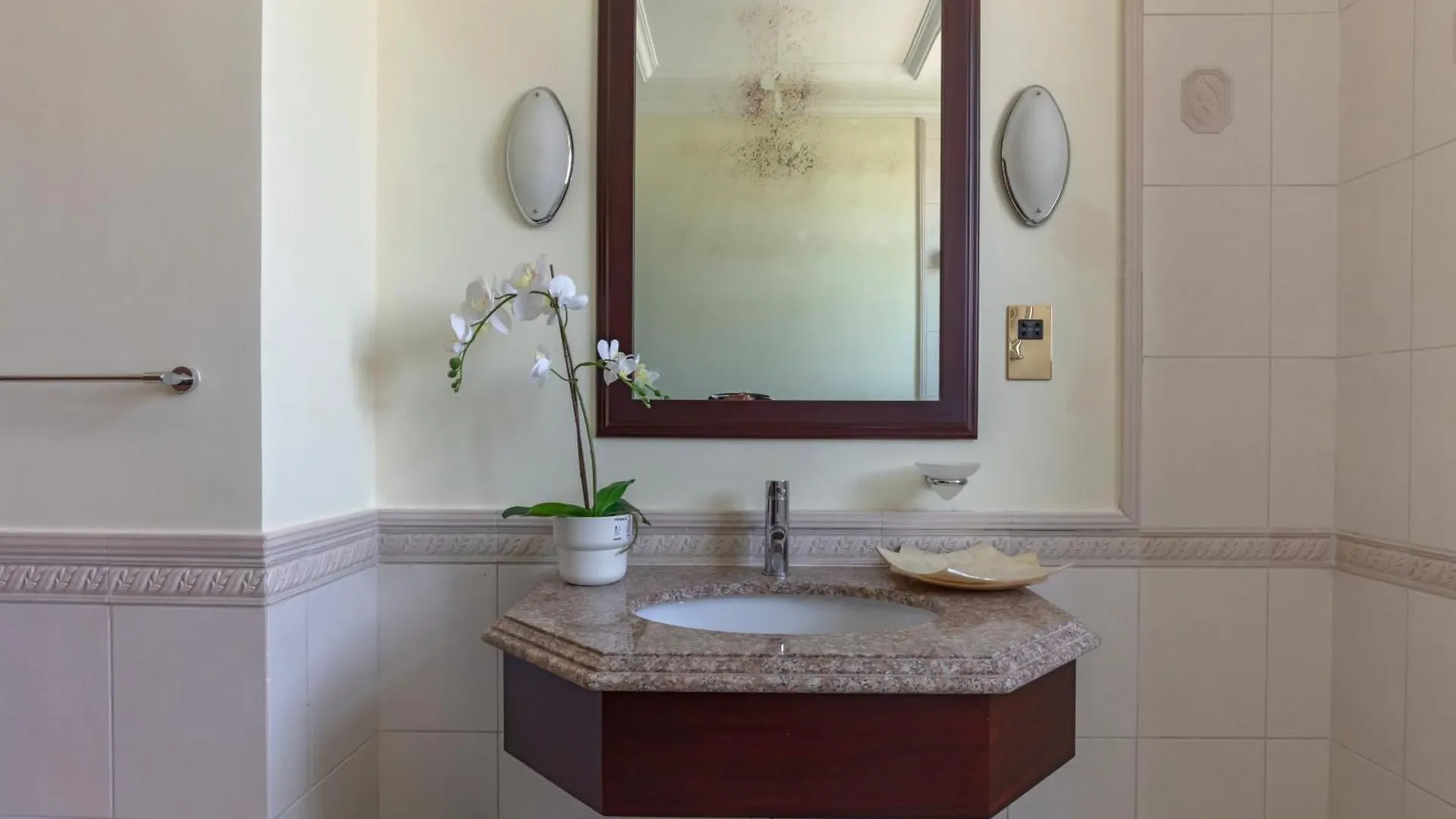 Private Pool & Direct Beach Access-4Bdr Villa Dubai