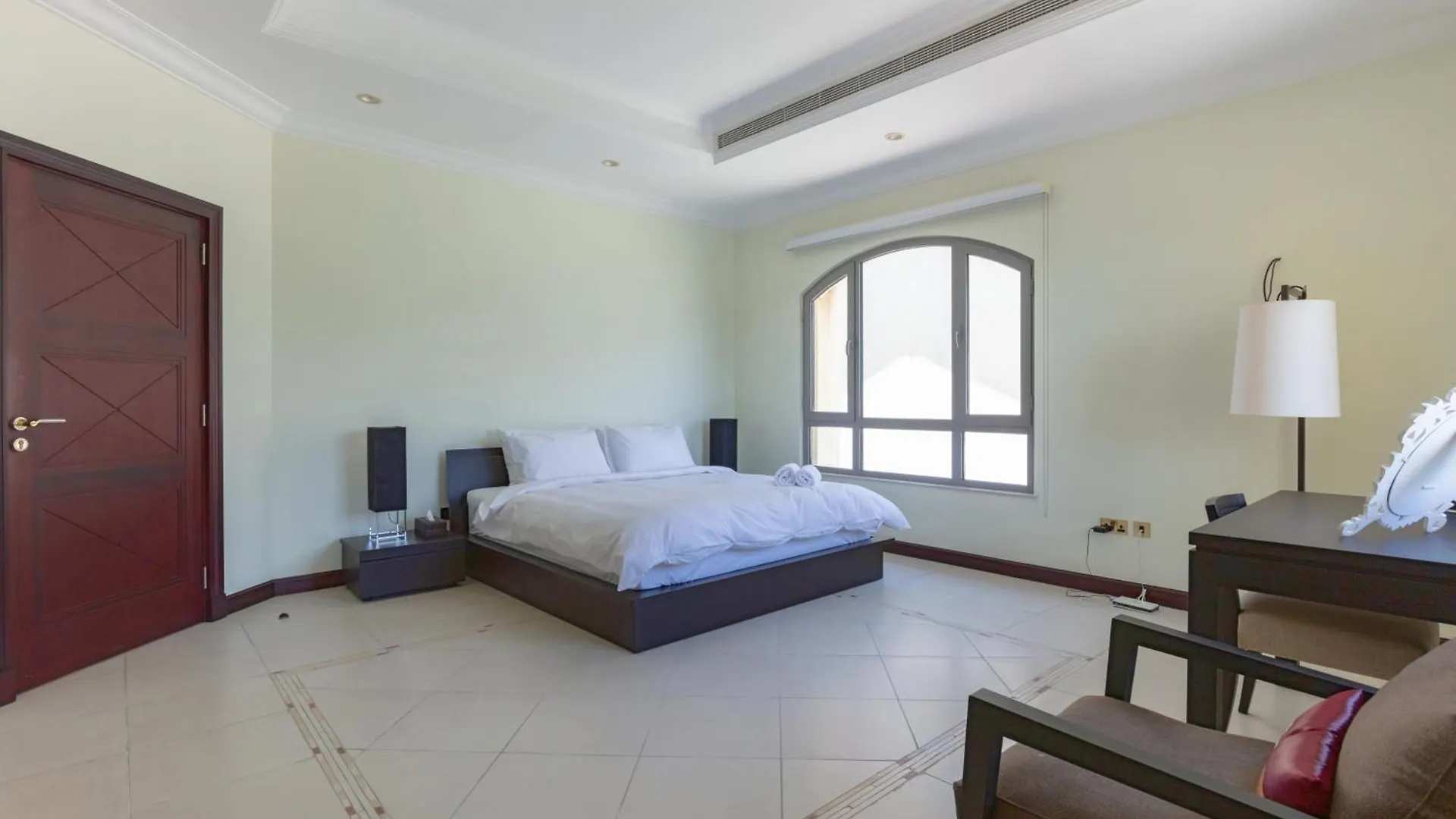 Private Pool & Direct Beach Access-4Bdr Villa Dubai
