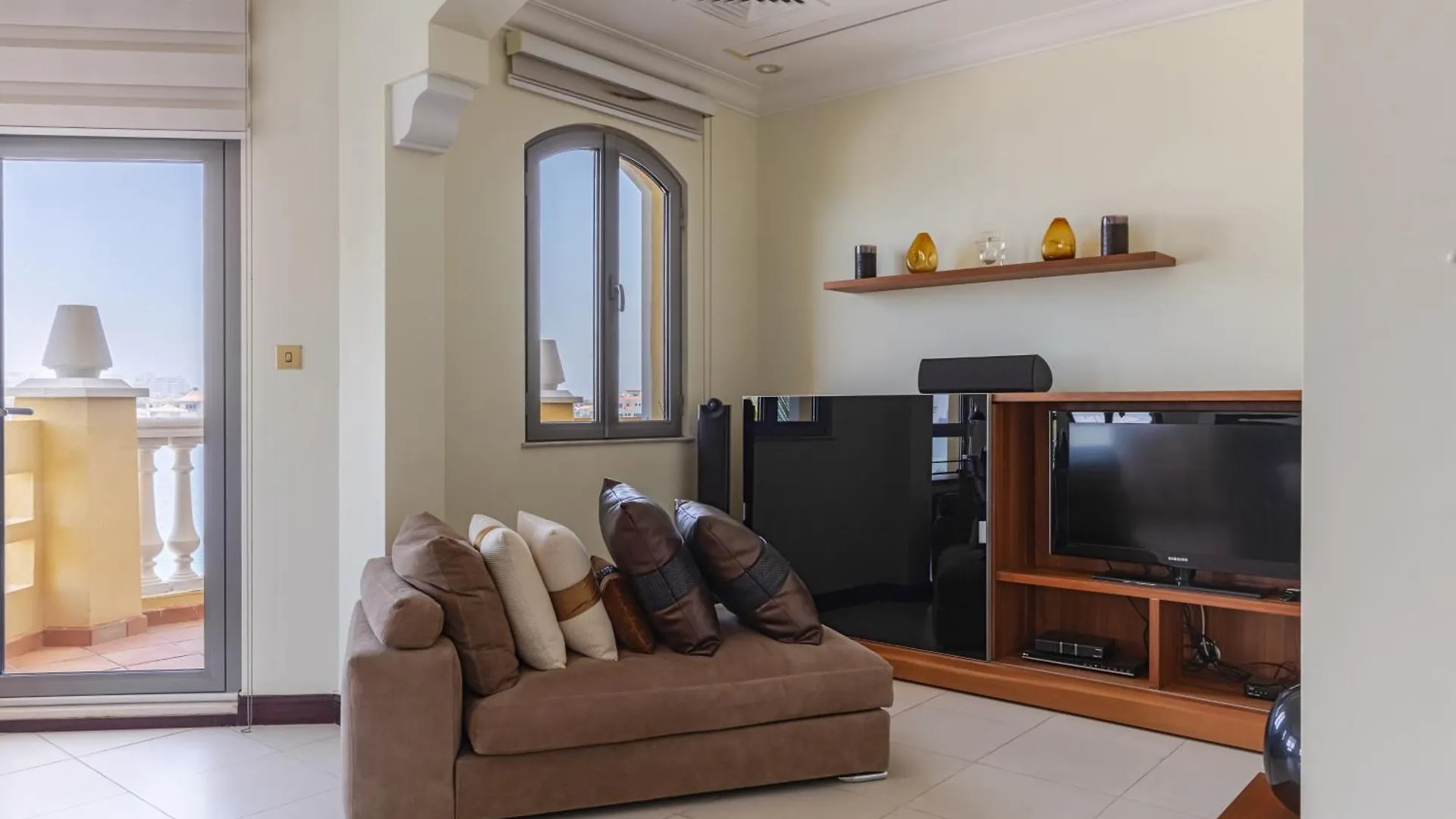 Private Pool & Direct Beach Access-4Bdr Villa Dubai 0*,  United Arab Emirates