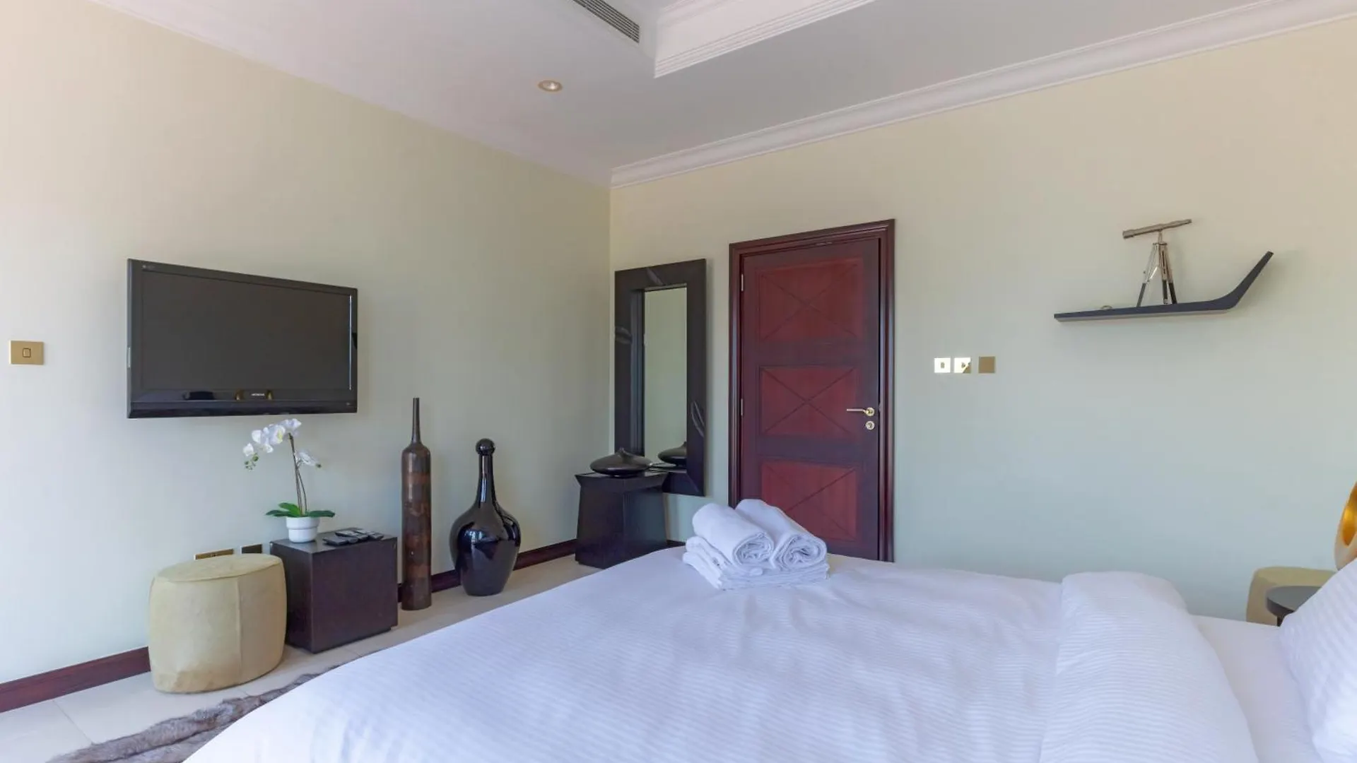 Private Pool & Direct Beach Access-4Bdr Villa Dubai